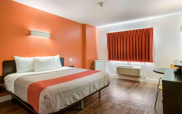 Motel 6 Moncton, NB