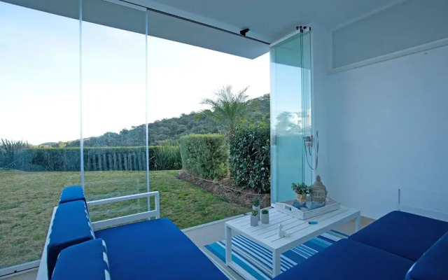 Spacious Apartment With Garden