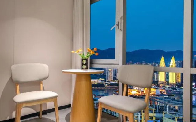 Jiting High-altitude Riverview Hotel (Jiefangbei Cloud Eye) – Balcony – Chongqing