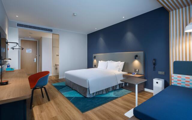 Holiday Inn Express Shanghai Kangqiao by IHG