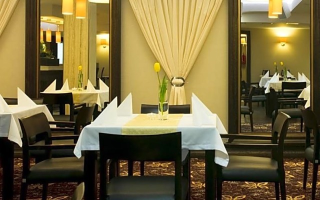 Hotel-Restauracja Platan