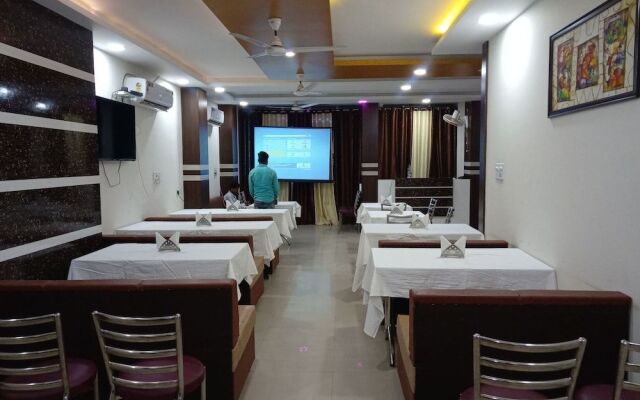 Vinayak Palace Hoshangabad