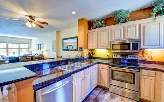 2 Bedroom Mountain Condo in Lakeside Village Near Keystone Lake with Complimentary Shuttle Service