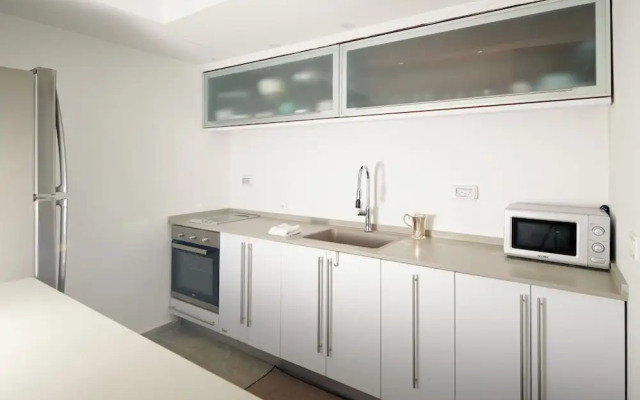 2 BR next to Old City with Patio by FeelHome