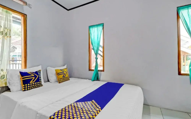 OYO Homes 90849 Cibeunying Homestay Cibodas Maribaya