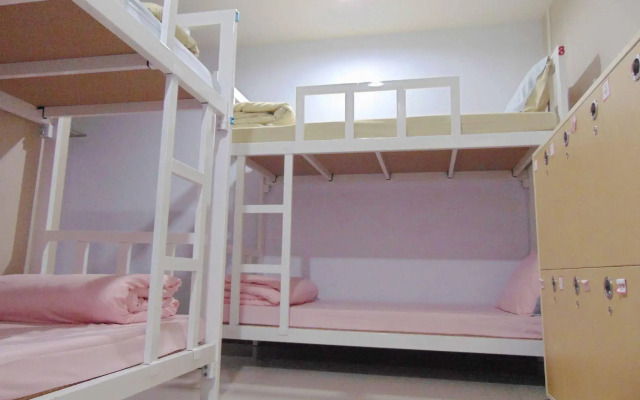 Wanderlust Bangkok Hostel