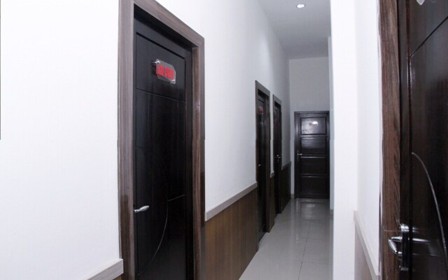 OYO 861 R Four Hotel