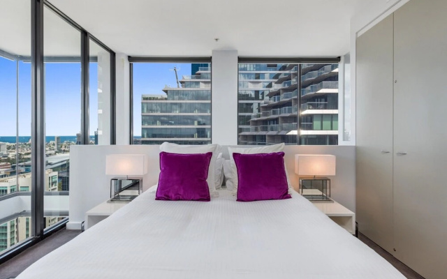 Incredible City Views in Convenient CBD Apartment – Guest Rooms – Melbourne