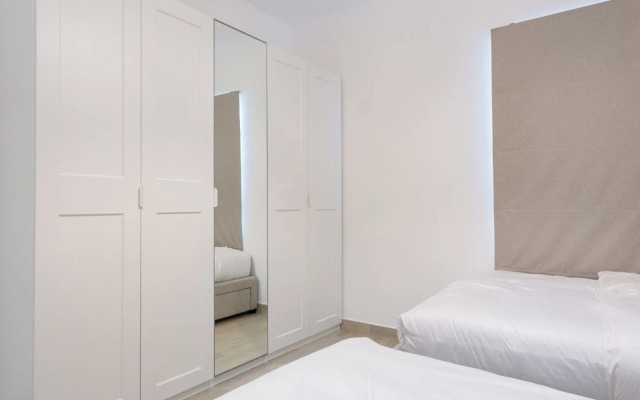 Bloomfields Luxurious 2Br Water Edge
