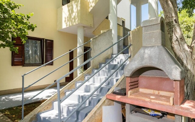 Nice Apartment in Valbandon With Wifi and 2 Bedrooms