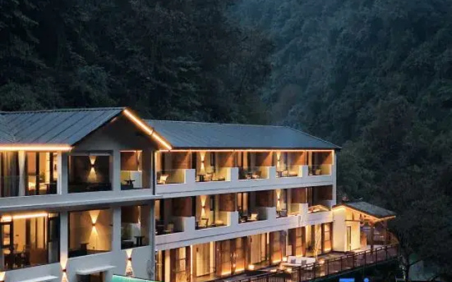 Yuexigu Valley Hot Spring Homestay