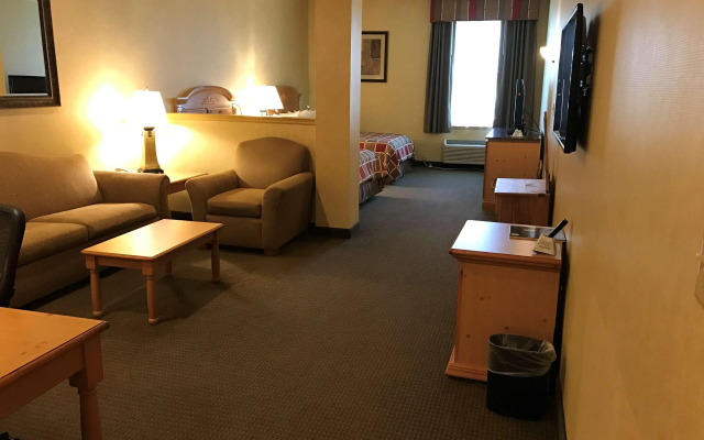 Best Western Plus Revere Inn & Suites