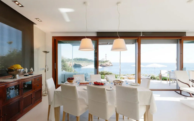 Sea Front Luxurious Villa