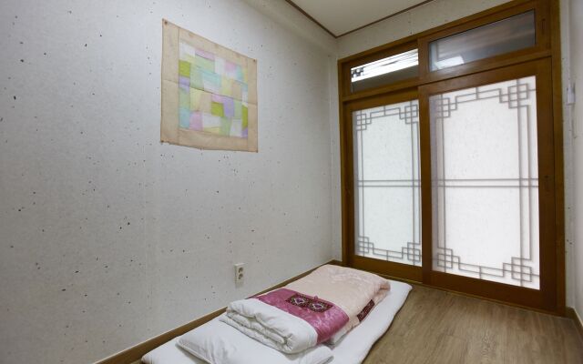 Go Woon Dang Hanok Guest House