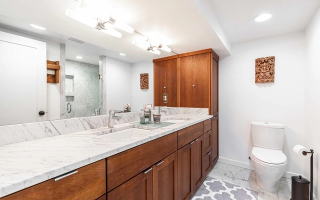 West Seattle Retreat Fenced Yard by Recreation