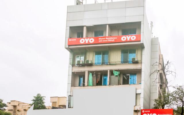 OYO 10019 Malad Residency