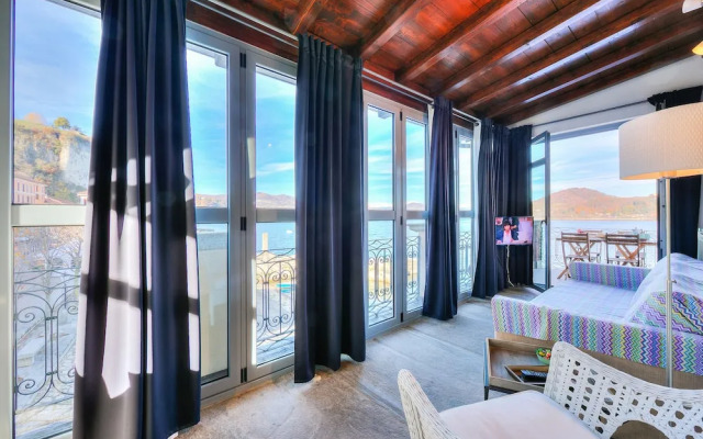 Stella Del Lago Pied Dans L'eau