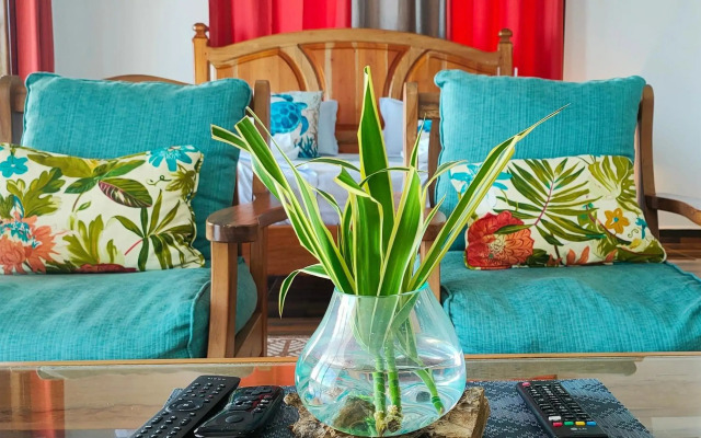 MT Seaside Apartment