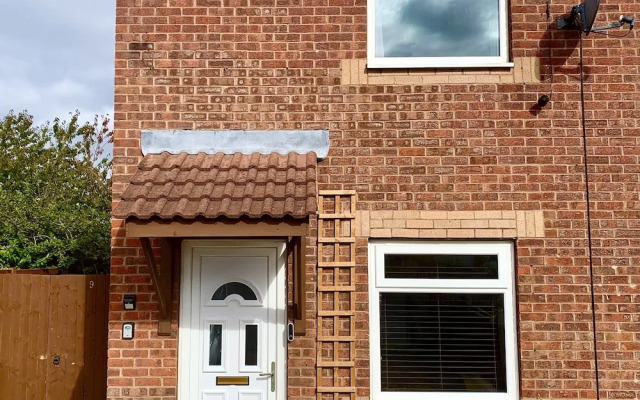 Lovely 2-bed House in Bramley With Field View