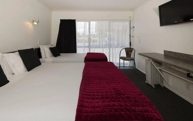 Accolade Lodge Motel