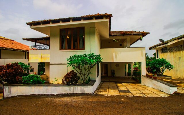 OYO 17402 Home Pool View 4BHK Villa Britona