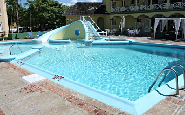 Private 2 Bedroom Beachfront Penthouse Condo Ocho Rios, Jamaica