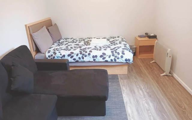 1 Double 1 Sofa Beds Garden Chalet B