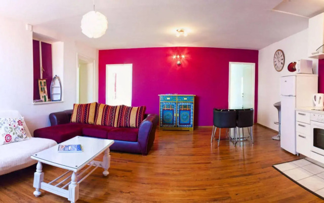 Rodrigo Apartments