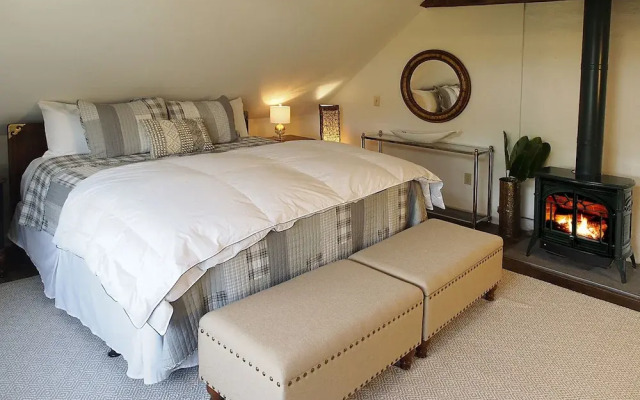 The Deacon & James Pharmacy B&B