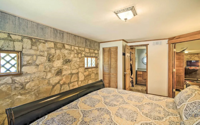Countryside Cottage: 17 Mi to Downtown San Antonio