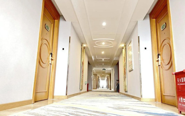 Vienna International Hotel Xinyang Yangshan New District Branch