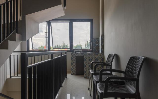 RedDoorz near Puri Indah Mall