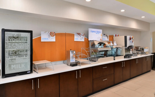 Holiday Inn Express Hotel & Suites Cincinnati-Blue Ash by IHG