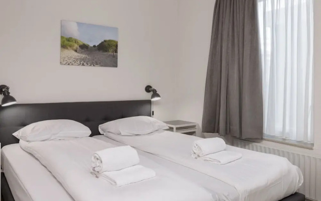 Detached Bungalow, in a Holiday Park Within Walking Distance of the Beach