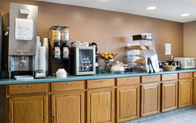 Bison Inn & Suites on University