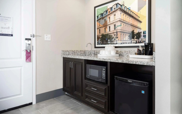 Hampton Inn & Suites Raleigh Downtown