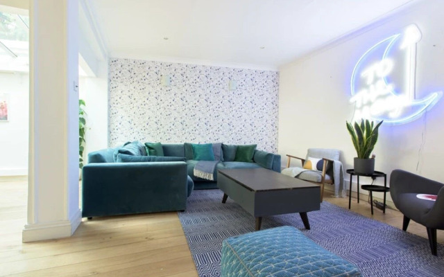 The Harrods Mews Modern 4Bdr Mews Home With Terrace