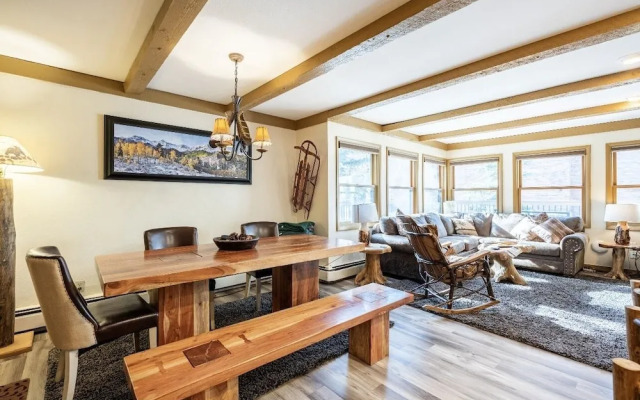 Longbranch by Pinnacle Lodging