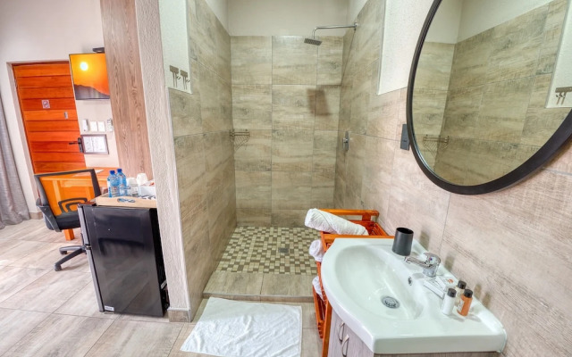 Tembo Guest Lodge
