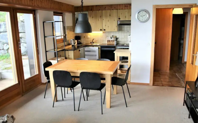 Friendly Apartment With Mountain Views