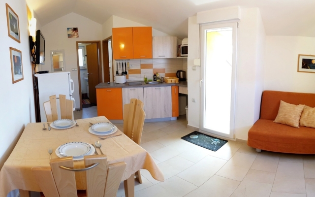 Apartment Amalia - family friendly with parking: A3 Ariela Pakostane, Riviera Biograd