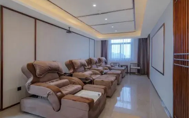 Binhai Station Hotel