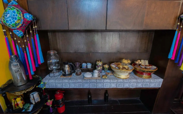 Отель Yellow Lamoon