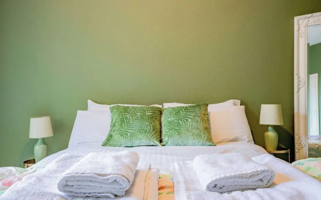 Host Stay Broadbanks Apartment