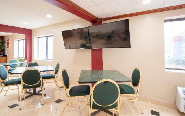 OYO Townhouse Houston Airport North