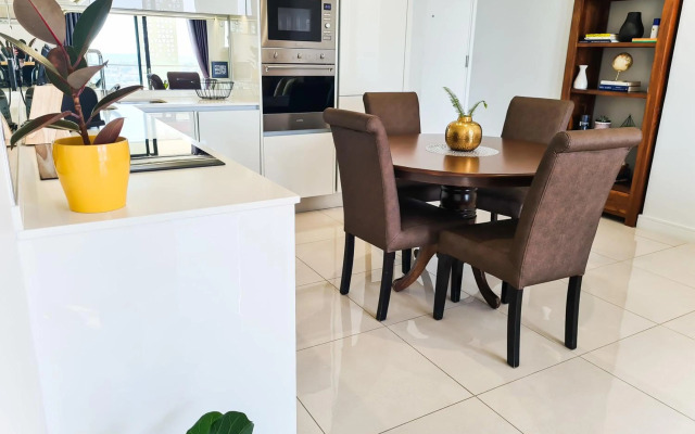 Ellipse Waterfall Upmarket Apartment