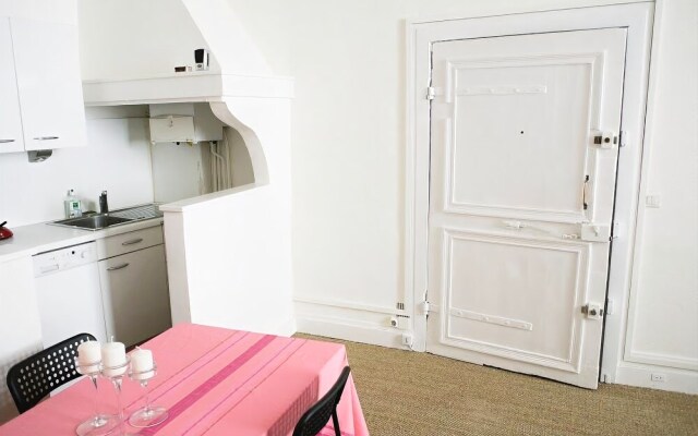 Apartments - Into Paris