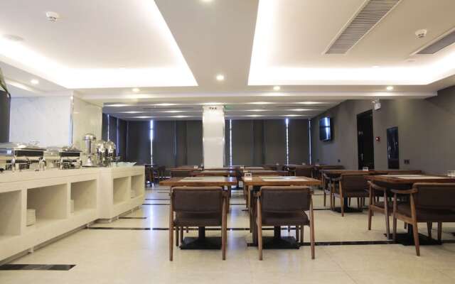Pullanoman Holiday Inn