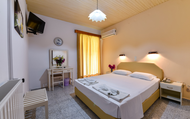 Ionis Hotel