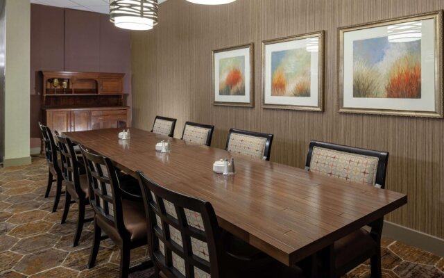 DoubleTree by Hilton Kansas City - Overland Park